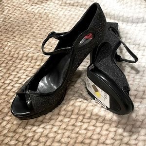 Tahari Peep Toe Pumps Size 8.5